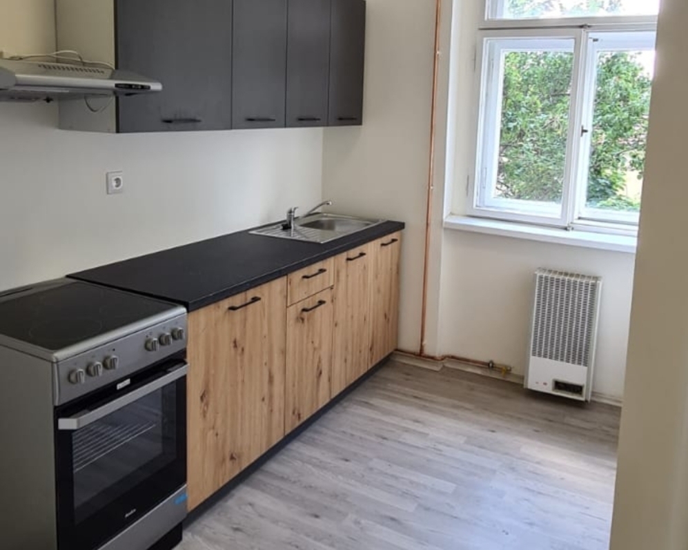 byt o velikosti 41 m2, dispozice 1+kk, ulice Zenklova